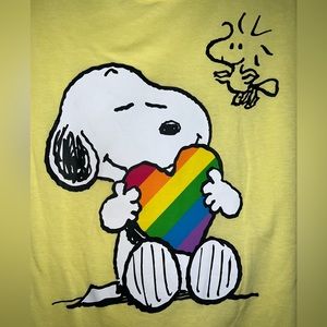 🐾 NWOT! Snoopy Rainbow Heart Tee